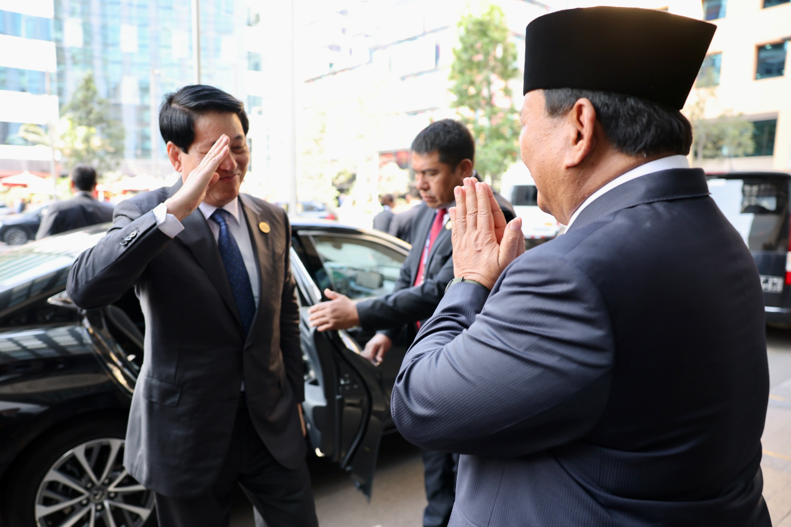 Presiden RI Prabowo Subianto melakukan pertemuan bilateral dengan Presiden Vietnam, Jenderal Luong Cuong. (SinPo.id/Tim Media)