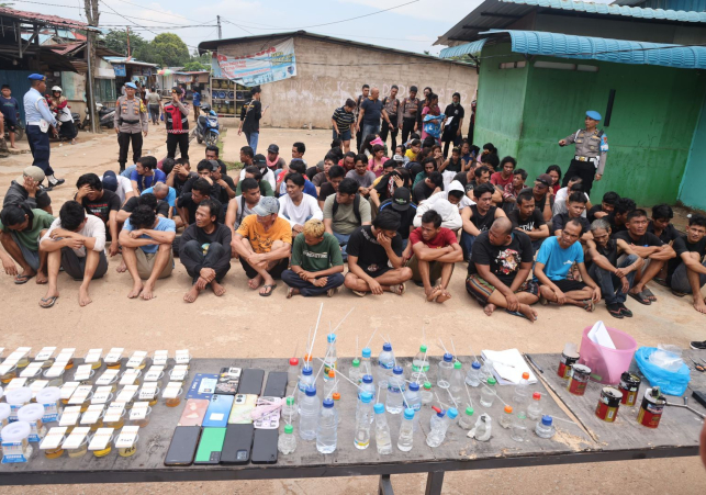 Penggerebekan kampung narkoba di Batam (SinPo.id/ Humas Polri)