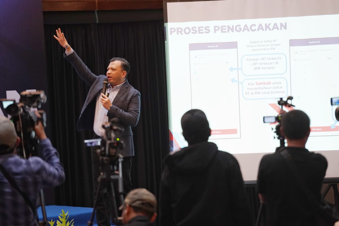 Konferensi pers pemaparan hasil survei Poltracking (Sinpo.id/Poltracking)