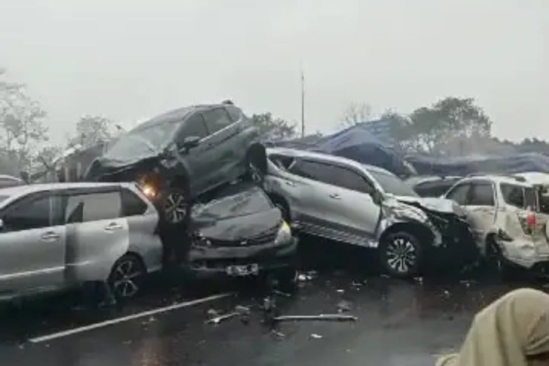 Kecelakaan Tol Cipularang (SinPo.id/Tangkapan Layar)