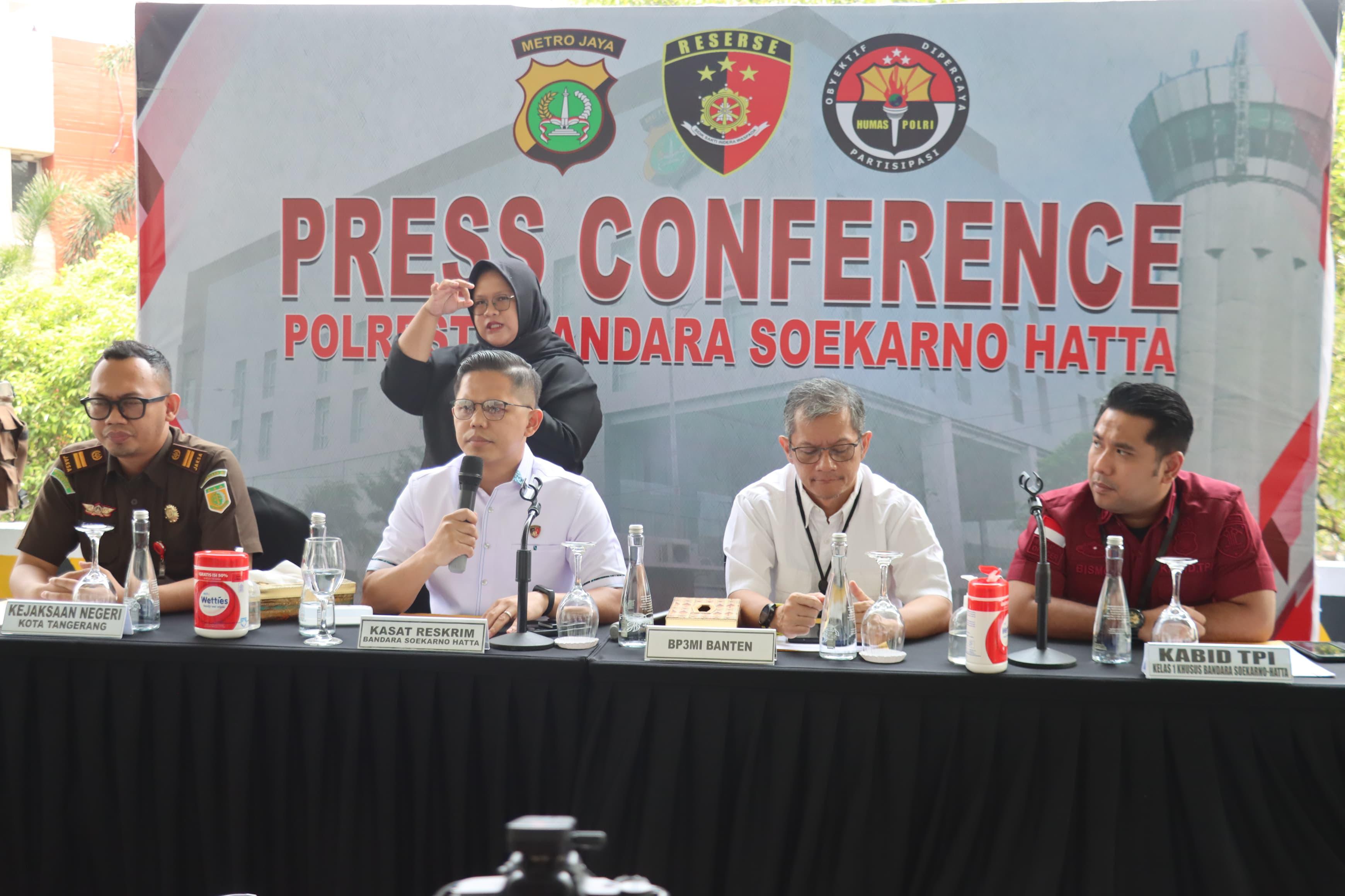 Konferensi pers kasus TPPO di Mapolres Bandara Soetta (SinPo.id/ Humas Polda Metro Jaya)