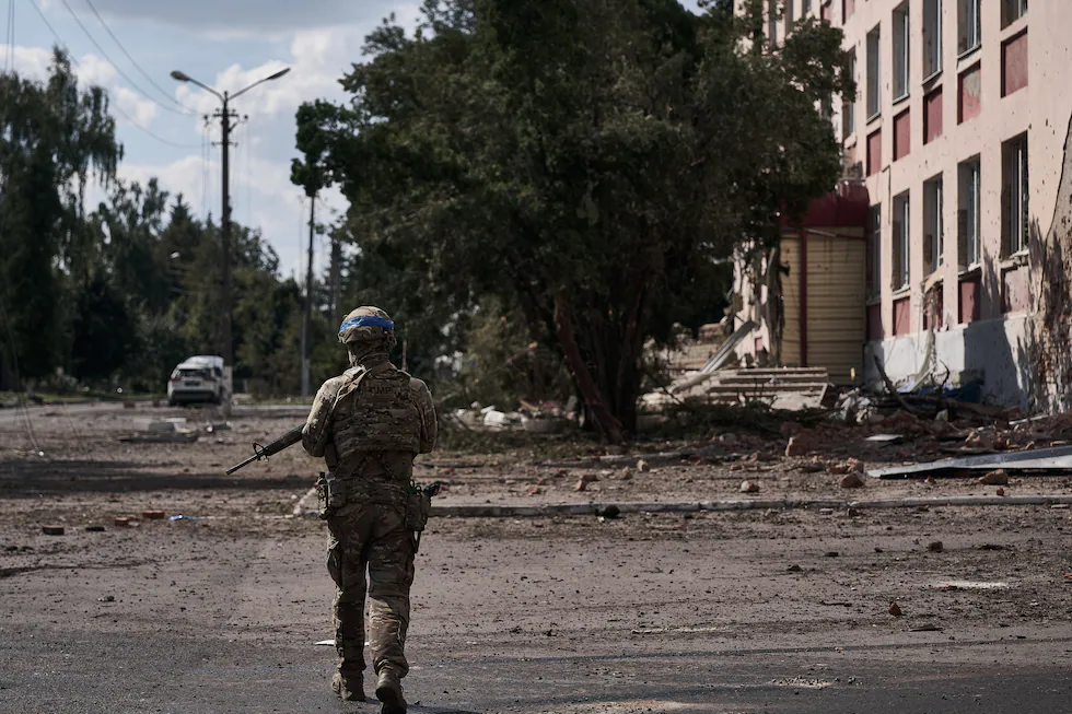 Pemandangan kota Sudzha di wilayah Kursk Rusia pada 16 Agustus, setelah tentara Ukraina memasuki wilayah tersebut. (SinPo.id/Getty Images)