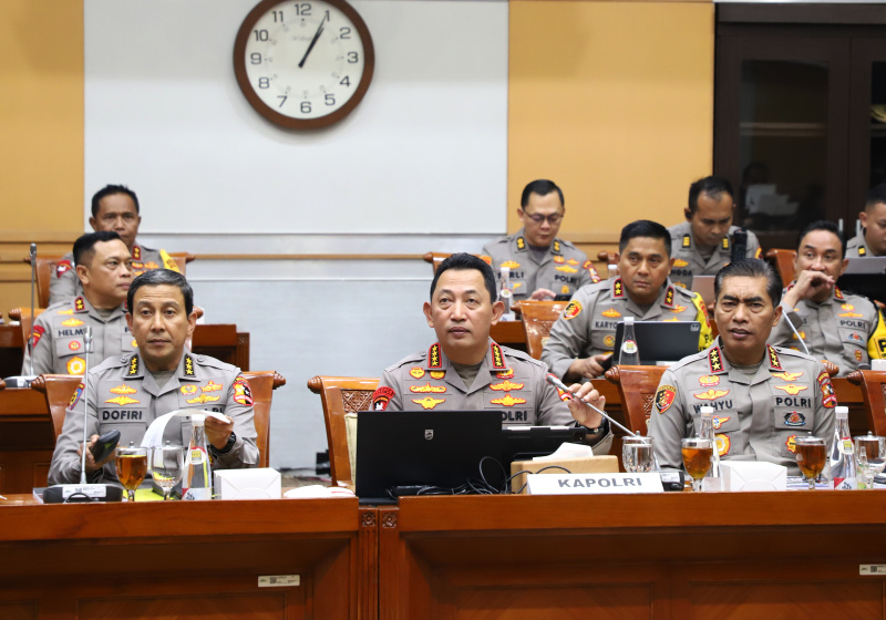 Komisi III DPR gelar rapat kerja dengan Kapolri Jenderal Listyo Sigit membahas capaian program kerja polri tahun 2024 dan 2025 (Ashar/SinPo.id)