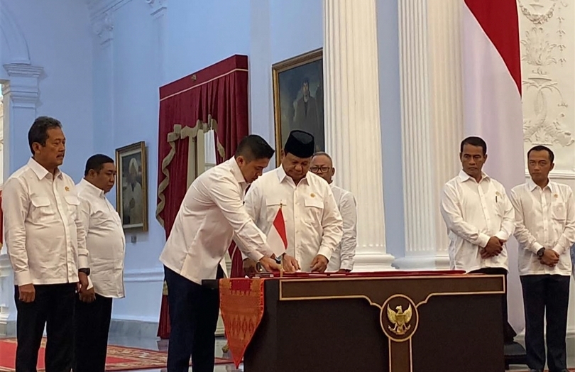 Presiden Prabowo Subianto meneken PP penghapusan utang petani-nelayan (SinPo.id/ Setpres)