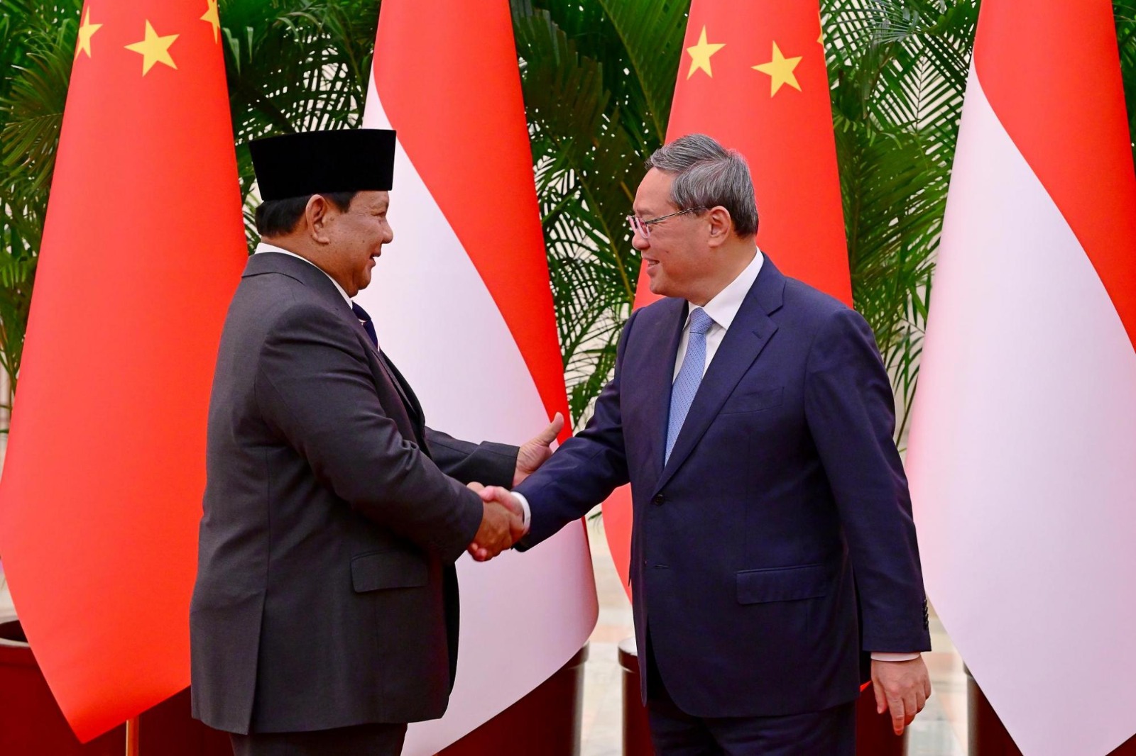 Presiden RI Prabowo Subianto bertemu dengan Perdana Menteri (PM) Tiongkok Li Qiang (SinPo.id/ Tim Media)