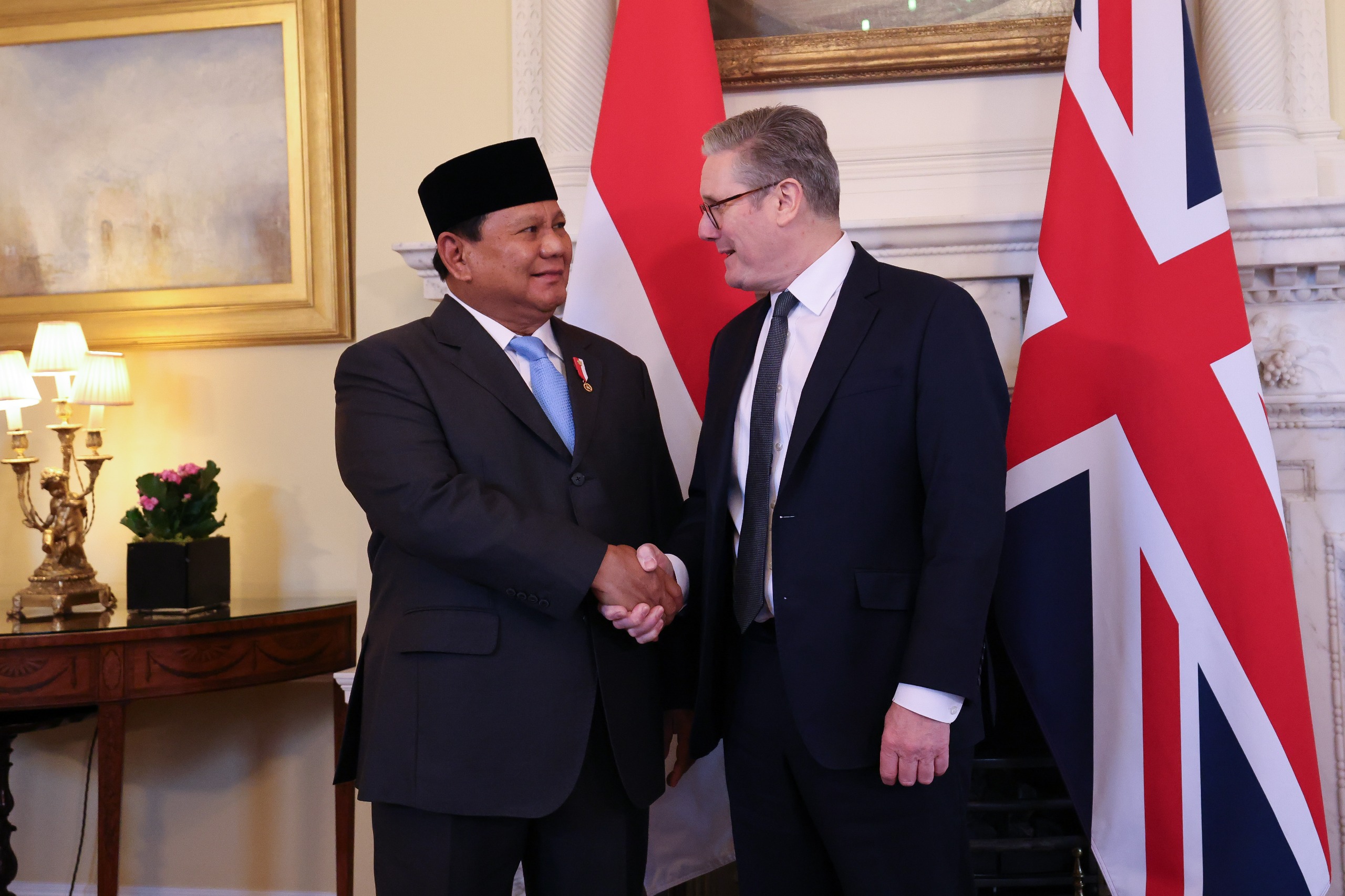 Presiden RI Prabowo Subianto dan Perdana Menteri Inggris Keir Starmer. (SinPo.id/Tim Media)