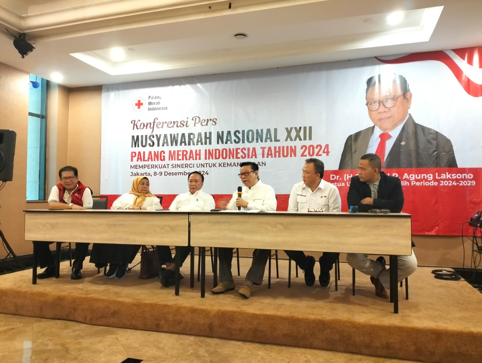 Kandidat Ketua Umum PMI Agung Laksono saat konferesi pers. (SinPo.id/Tio)