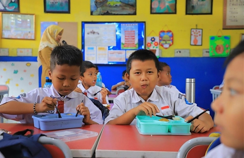 Ilustrasi uji coba program makan bergizi gratis ke siswa sekolah (SinPo.id/ Pemkot Tangerang)