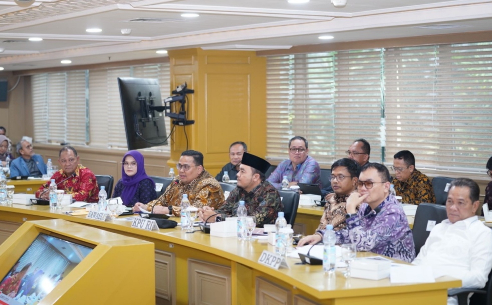 Ketua Bawaslu RI Rahmat Bagja dalam Raker bersama Komite I DPD RI, KPU, dan DKPP, di Gedung DPD RI, Jakarta, pada Senin, 2 November 2024. (SinPo.id/Dok Bawaslu)