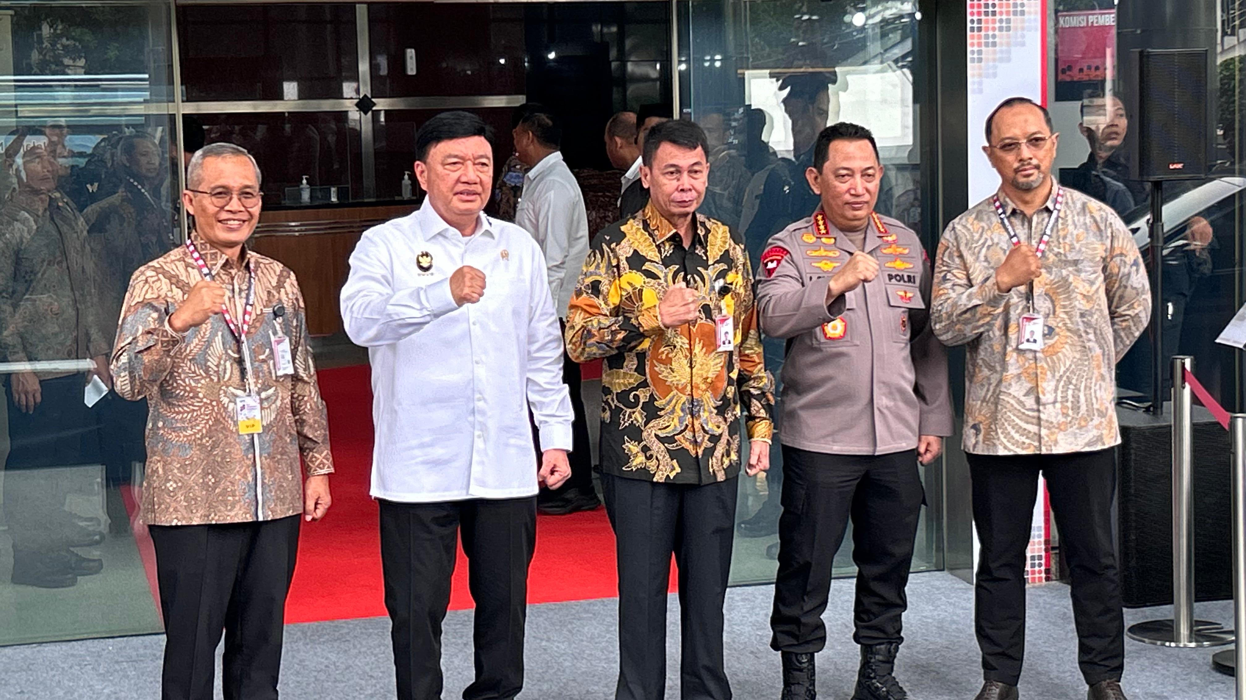 Menko Polkam Budi Gunawan (kedua dari kiri) saat menghadiri peringatan Hari Antikorupsi Sedunia (Hakordia) di Gedung KPK, Senin, 9 Desember 2024. (SinPo.id/David)