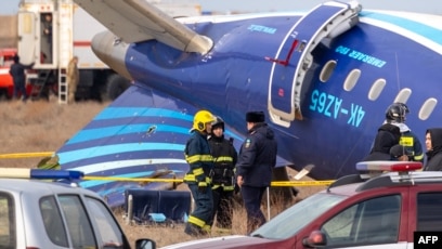 lokasi jatuhnya pesawat penumpang Azerbaijan Airlines di dekat kota Aktau di Kazakhstan barat (SinPo.id/AFP)