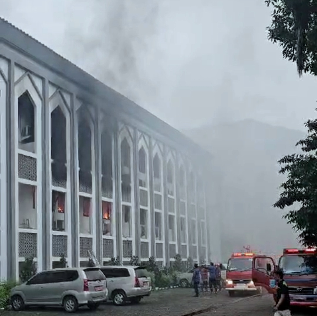 Gedung Rektorat UIN Jakarta Kebakaran (SinPo.id/Istimewa)