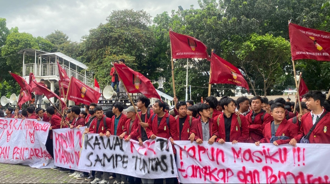 DPP IMM gelar Aksi depan gedung KPK tuntut tangkap Harun Masiku (SinPo.id/Istimewa)