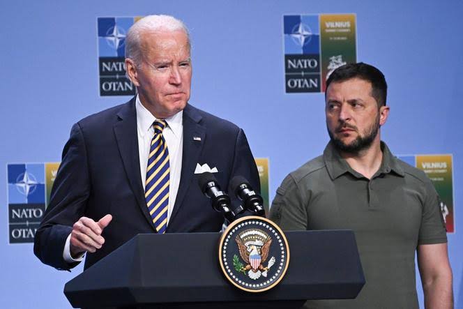 Presiden AS Joe Biden dan Presiden Ukraina Volodymyr Zelenskyy. (SinPo.id/AP)