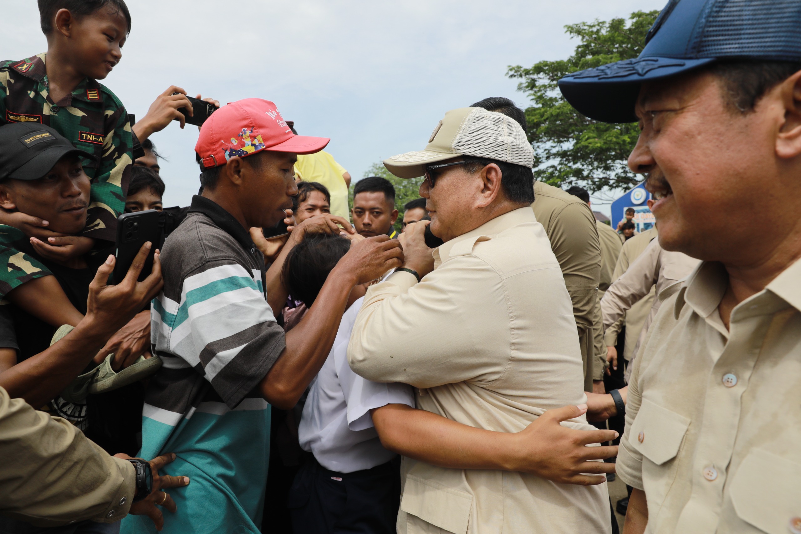 Presiden Prabowo Subianto meninjau Tambak Budidaya Ikan Nila di BLUPPB. (SinPo.id/Tim Media)