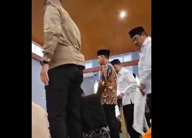 Wapres Gibran saat salat Jumat di Semarang (SinPo.id/ Tangkapan layar)