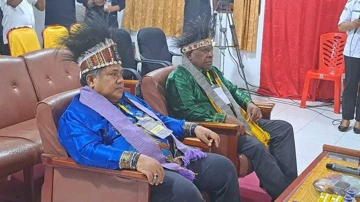 Paslon nomor urut 03 Pilkada Sarmi, Agus Festus Moar (kanan) dan Mustafa Arnold Muzakkar (kiri) (SinPo.id/ Dok. Pribadi)