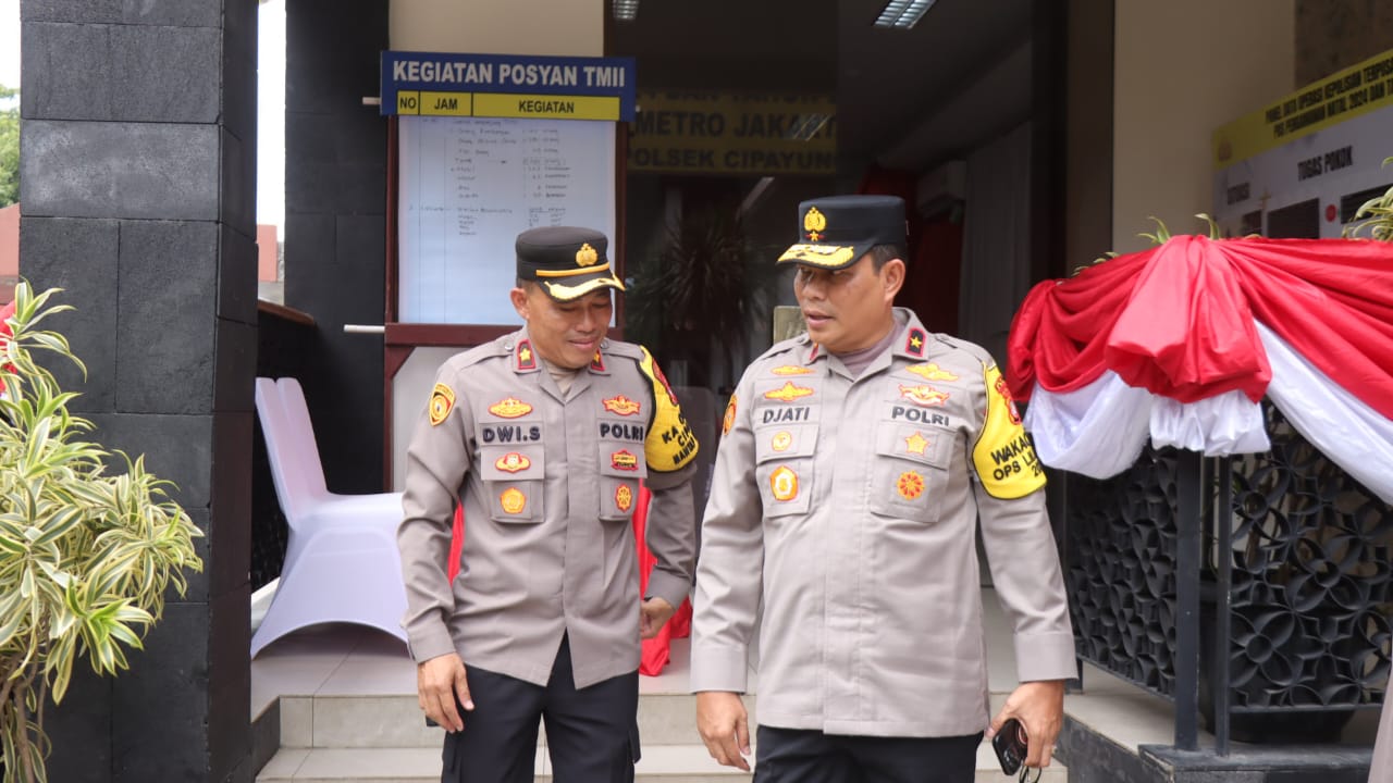 Wakapolda Metro Jaya Brigjen Pol. Djati Wiyoto Abadhy saat hendak mengecek TMII (SinPo.id/Humas Polda Metro Jaya)