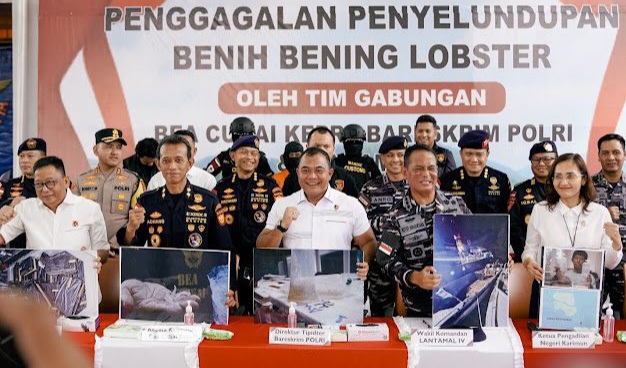 Konfrensi pers pengungkapan benih lobster (SinPo.id/Polri)