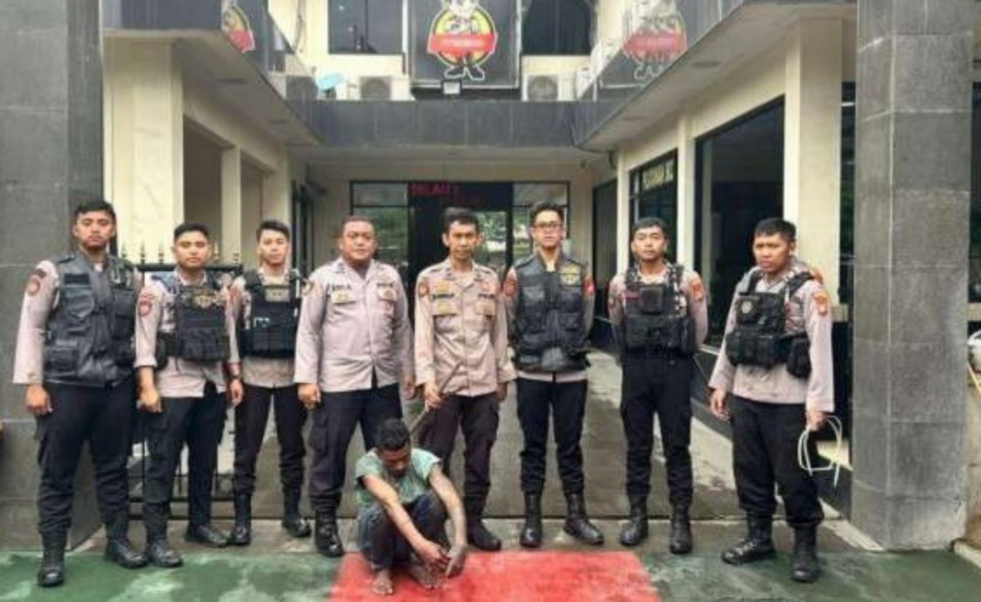 Pria bersenjata tajam di Cengkareng ditangkap (SinPo.id/ Dok.Polres Jakbar)