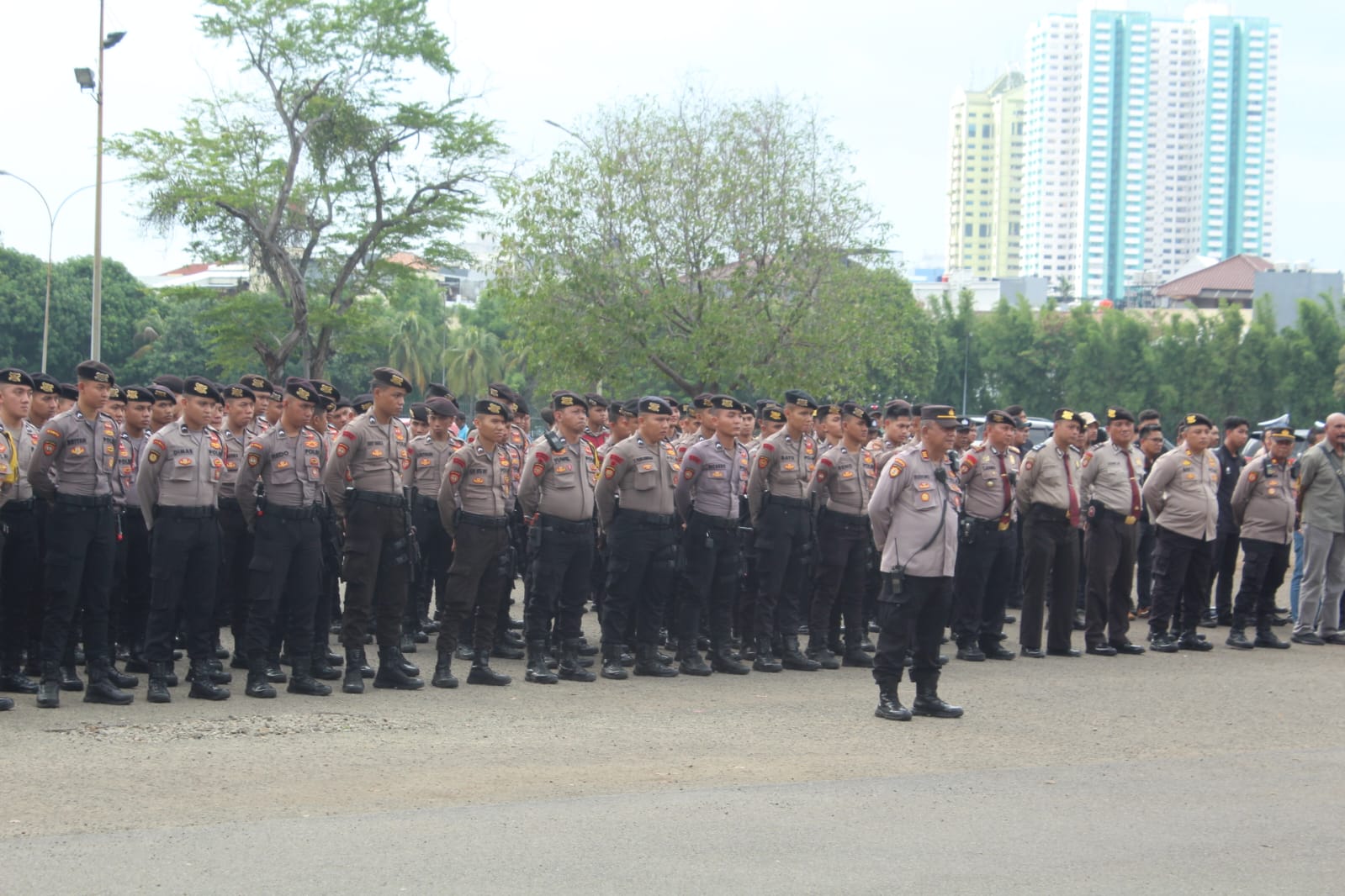 Ratusan personel mengawal keamanan festival musik (SinPo.id/ Dok.Polres Jakpus)