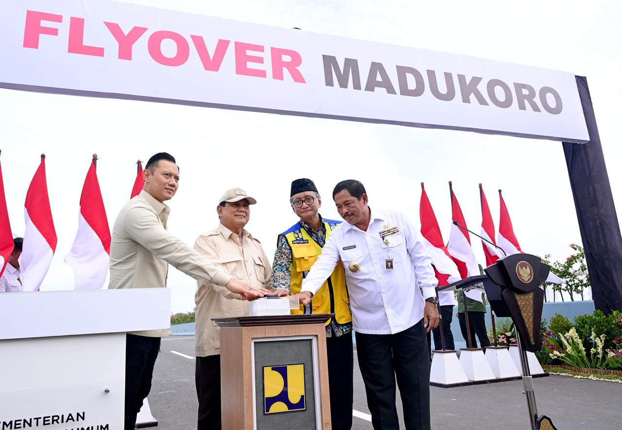 Presiden Prabowo Subianto meresmikan  flyover Madukoro (SinPo.id/ Dok. Kemen PU)