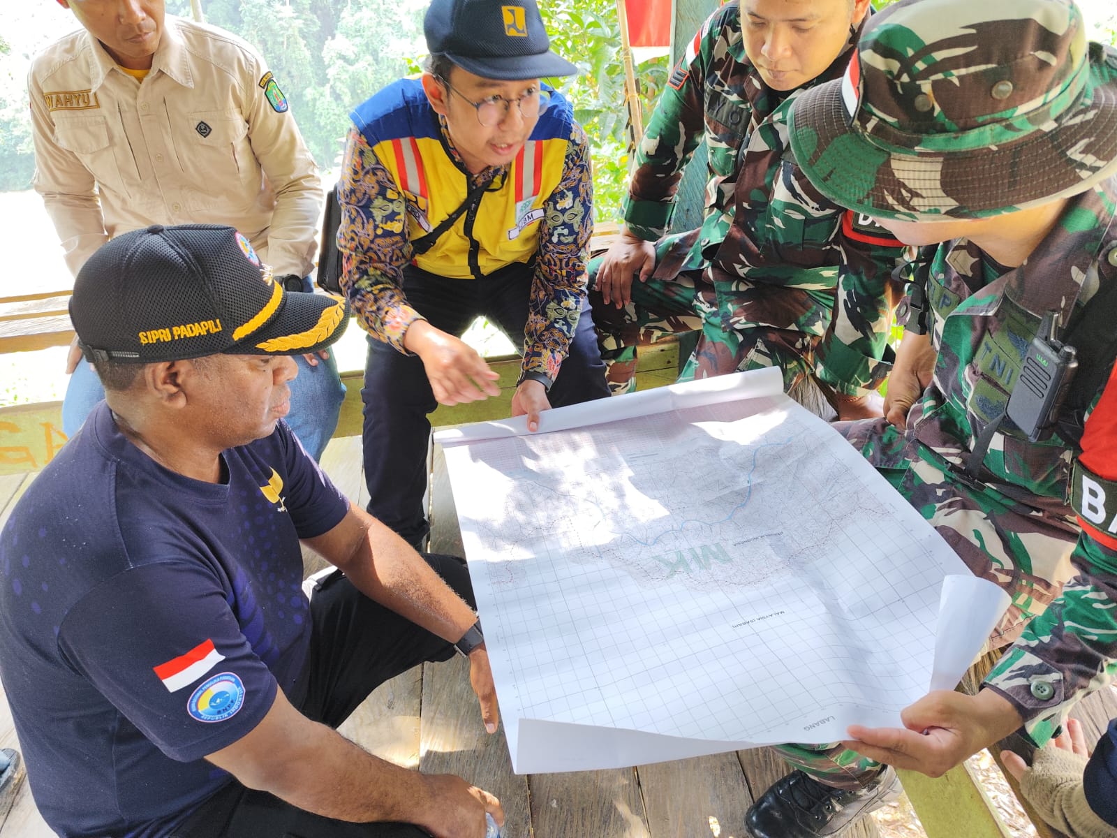 Asdep PRKP BNPP Harris Fadhly saat kunjungi Simantipal, Kalimantan Utara (SinPo.id/ Dok. BNPP)