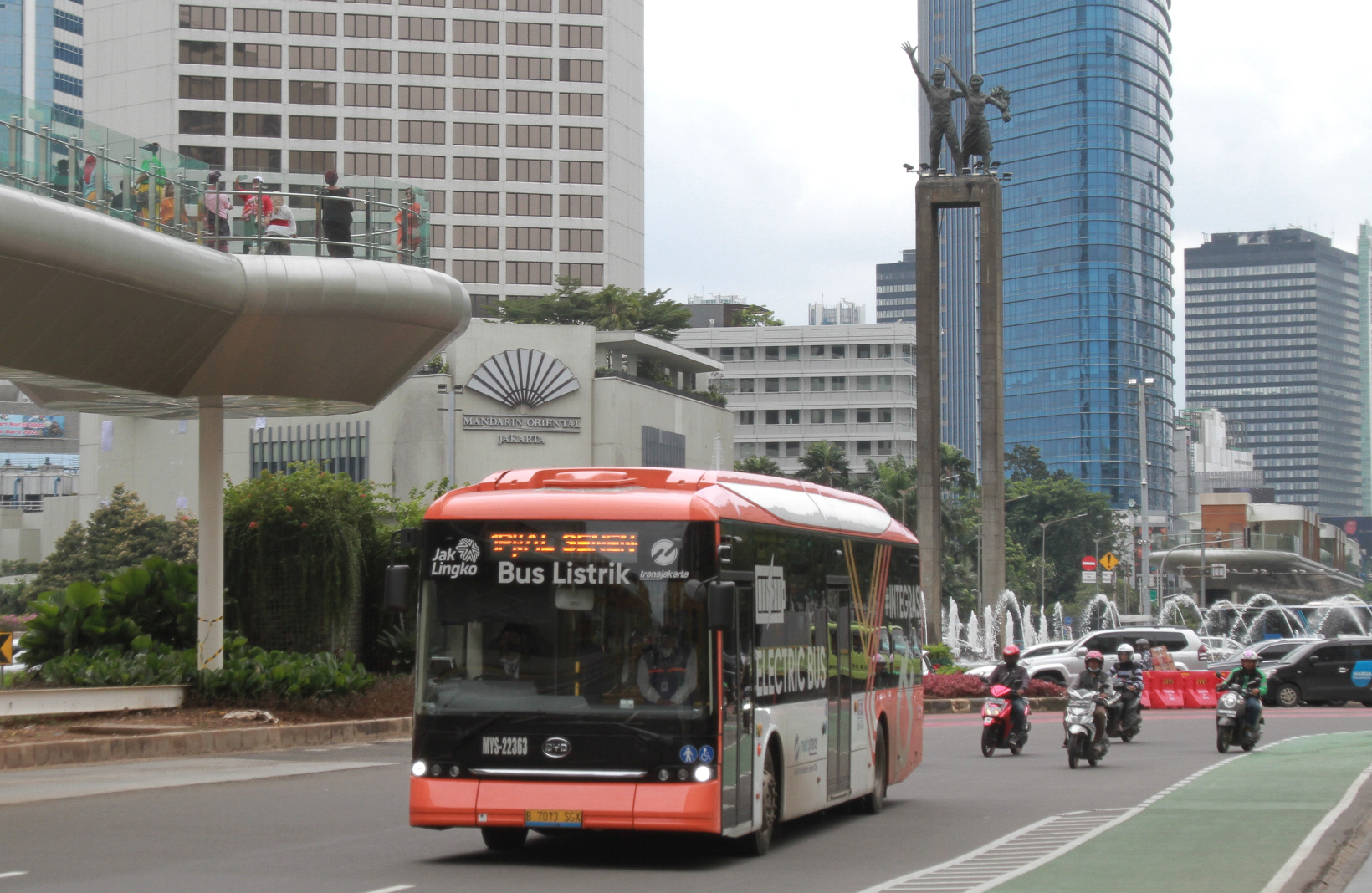 Bus listrik TransJakarta (SinPo.id/ Ashar)