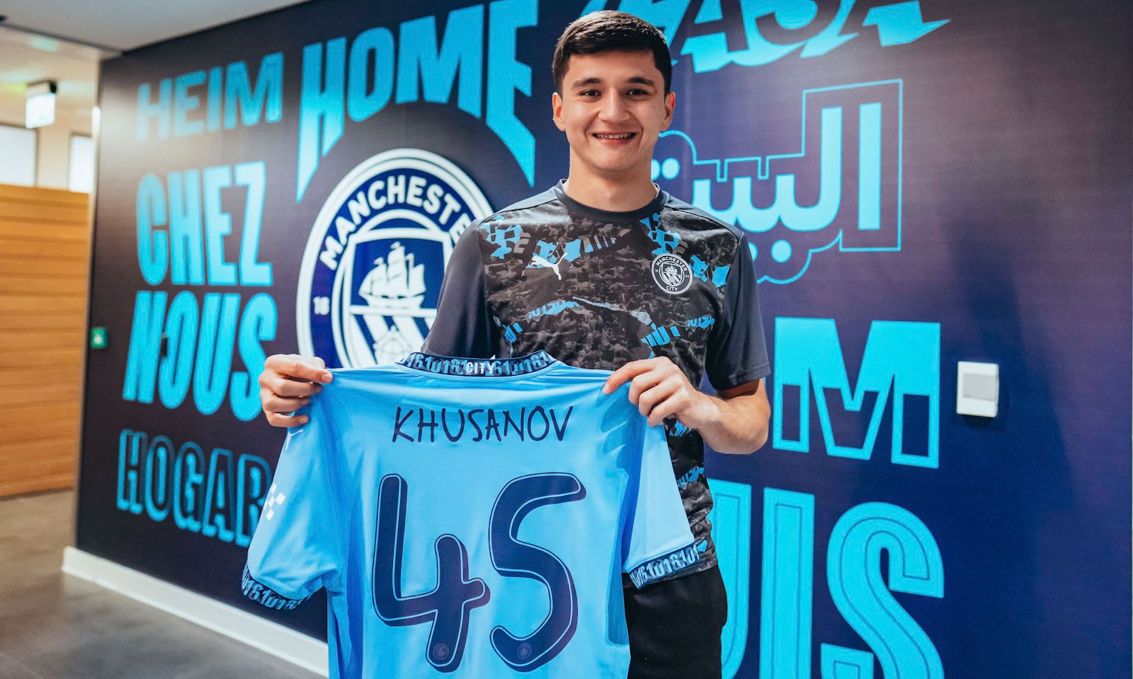 Abdukodir Khusanov resmi bergabung ke Man City. (SinPo.id/Dok. Manchester City)