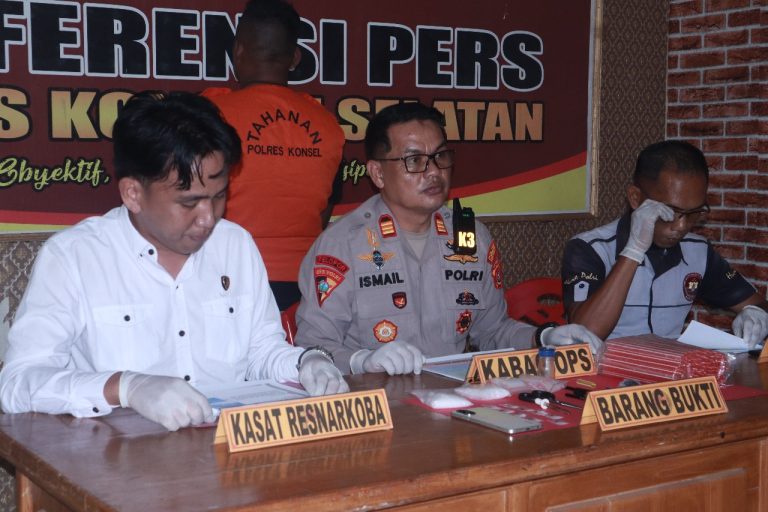 Konferensi pers peredaran sabu di Polres Konawe Selatan (SinPo.id/ Humas Polri)