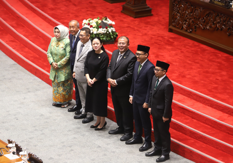 DPR menggelar Rapat Paripurna Masa Pembukaan Persidangan II dan Pelantikan Penganti Antarwaktu (PAW) Anggota DPR dan Anggota MPR RI Masa Jabatan 2024-2029 (Ashar/SinPo.id)