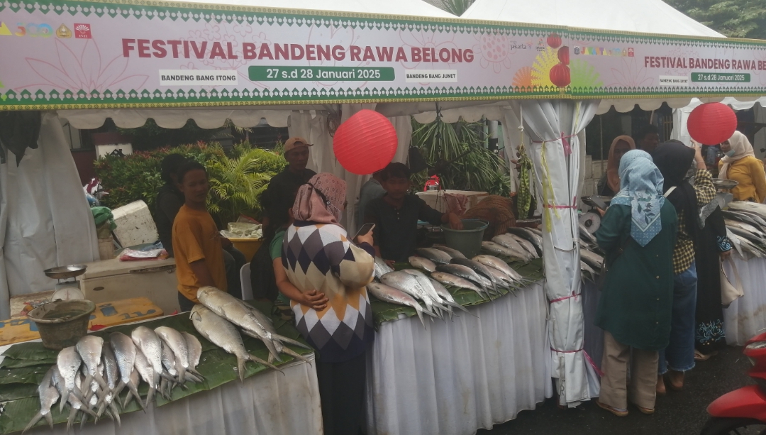 Festival ikan bandeng Rawa Belong (SinPo.id/Tio Pirnando)