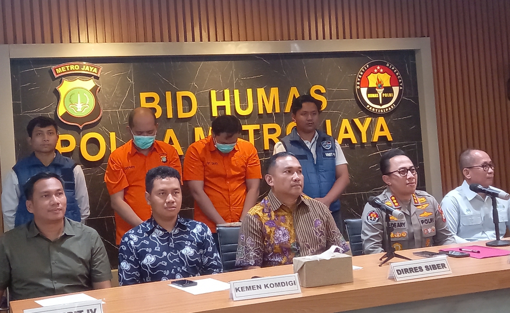 Konferensi pers pasutri pesta seks swinger (SinPo.id/Firdausi)