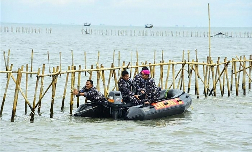 Pembongkaran pagar laut di Tangerang. (SinPo.id/dok. Dispenal)