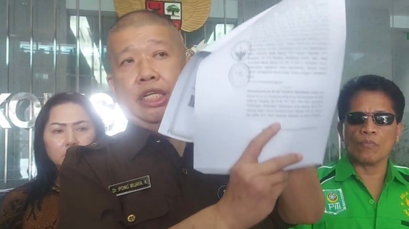 Ipong Hembing Putra laporkan hakim PN Jakpus ke KY (Sinpo.id/dok: PITI)