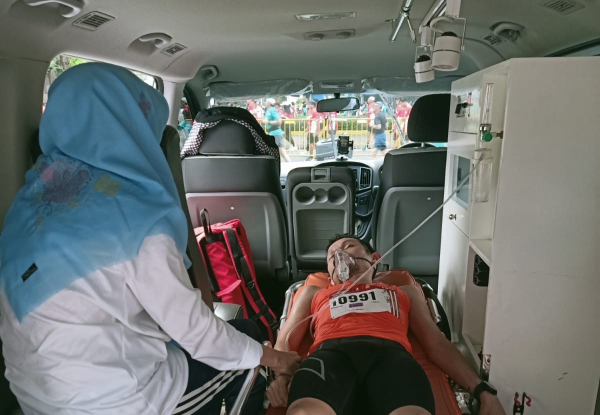 Warga yang pingsan saat olahraga di CFD Sudirman (SinPo.id/Humas Polda Metro Jaya)