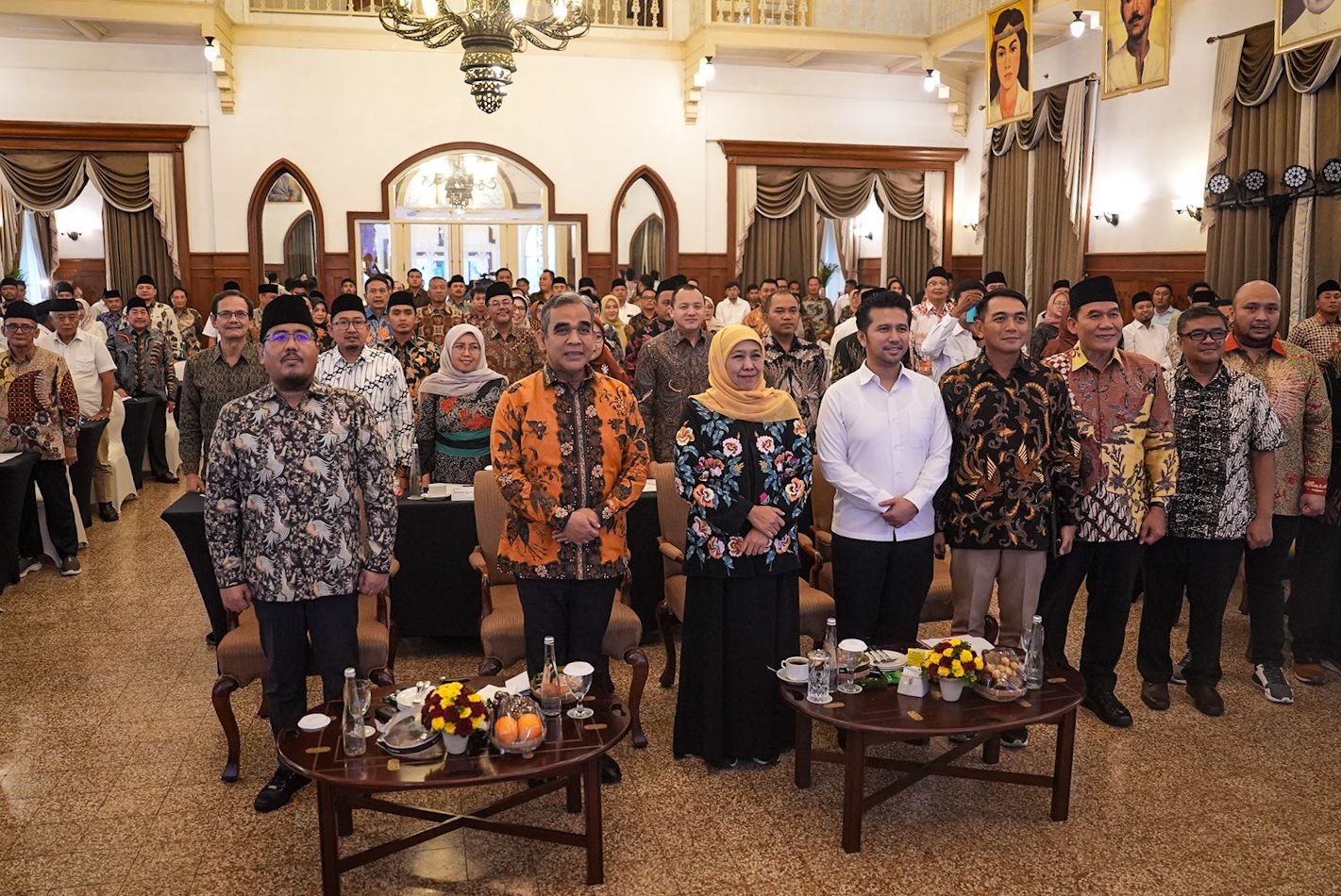Sekjen Gerindra, Ahmad Muzani bersama jajaran Bupati/Walikota se-Jatim (Sinpo.id/Tim Media)