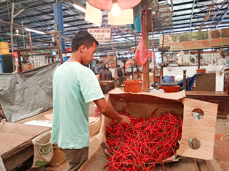 Pedagang cabe merah di Pasar (SinPo.id/Beritajakarta)