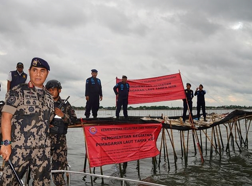 KKP menyegel pagar laut di perairan Tangerang. (SinPo.id/Dok. KKP)