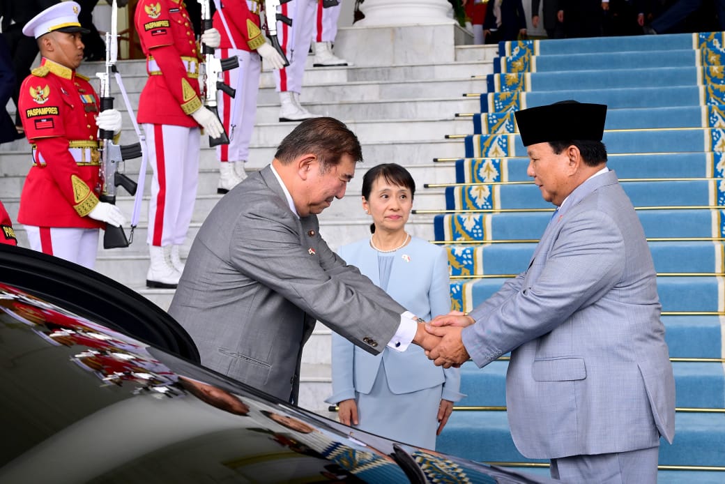 Prabowo mengantarkan kepulangan PM Jepang Shigaru Ishiba usai kunjungan kenegaraan (SinPo.id/Biro Pers Setpres)