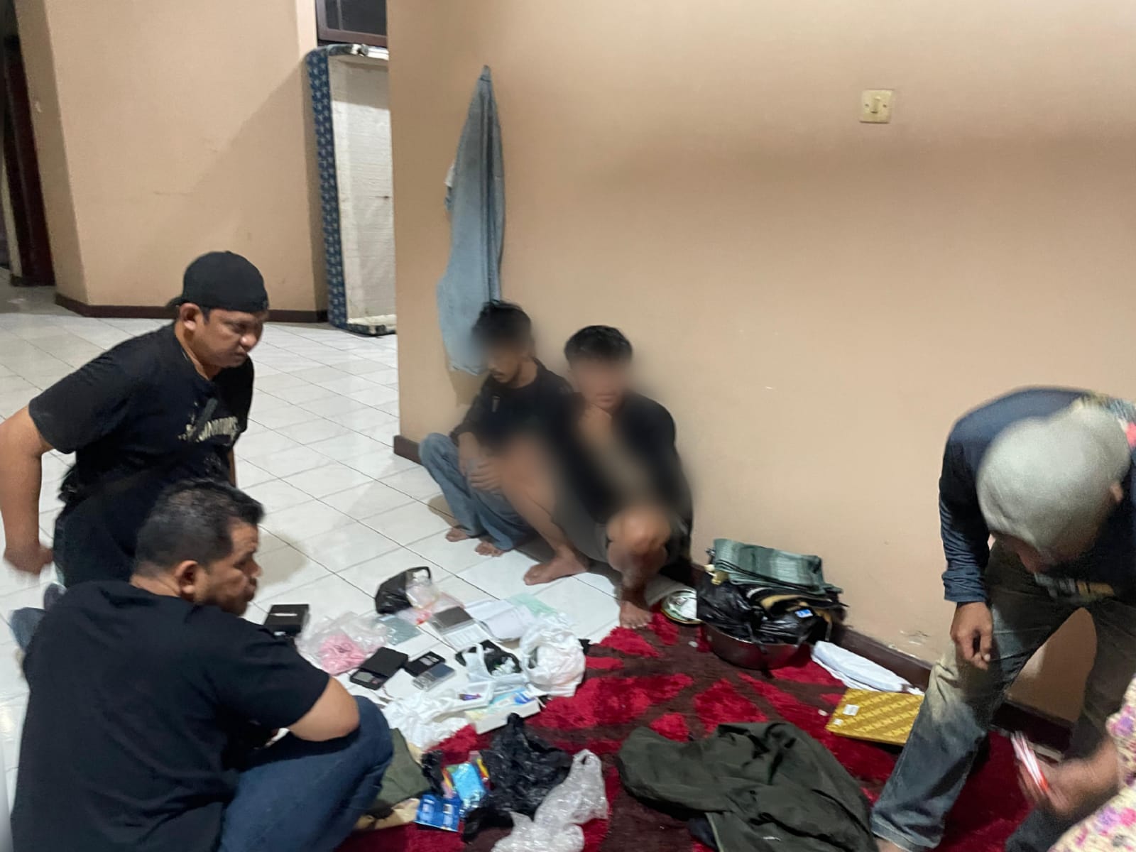 Dua pelaku narkoba ditangkap di Jakarta Barat. (SinPo.id/Dok.Polres Jakbar)