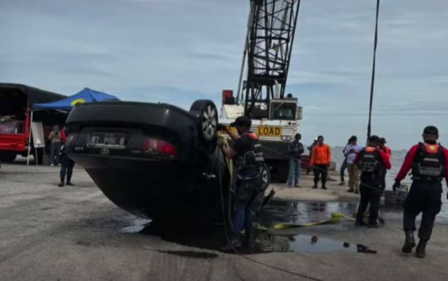 Mobil milik purnawirawan TNI yang ditemukan tewas mengapung (SinPo.id/Tangkapan Layar)