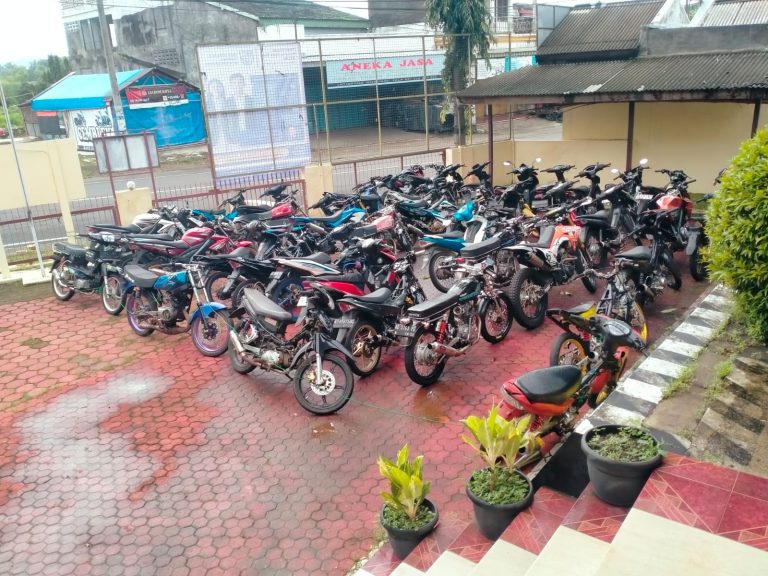 Puluhan motor berknalpot brong yang diamankan Polres Wonogiri (SinPo.id/ Humas Polri)