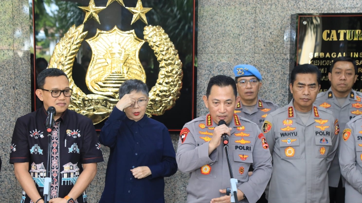 Kapolri Jenderal Listyo Sigit Prabowo dan Menteri P2MI Abdul Kadir Karding (SinPo.id/Polri)