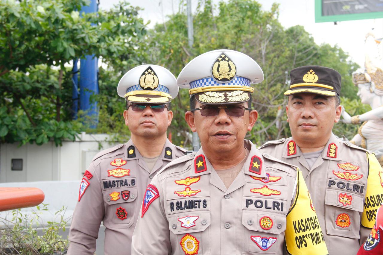 Dirgakkum Korlantas Polri Brigjen Raden Slamet Santoso (tengah) (SinPo.id/Polri)