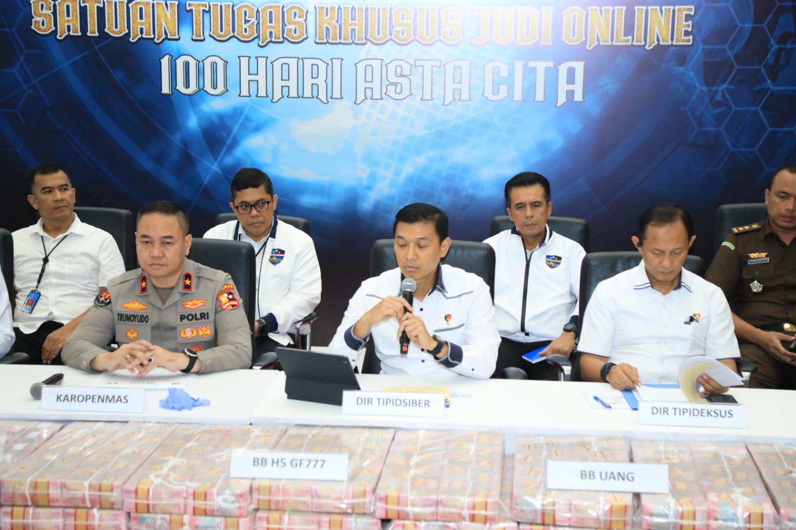 Konfrensi pers pengungkapan tiga situs judi online (SinPo.id/Polri)