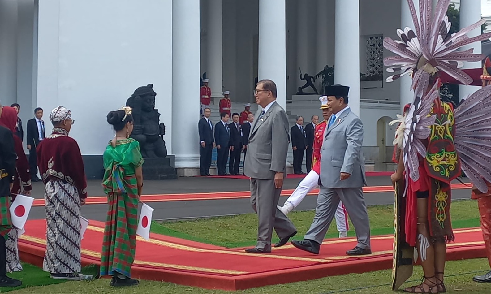 Presiden Prabowo Subianto sambut kunjungan PM Jepang Shigeru Ishida di Istana Bogor (SinPo.id/Anam)