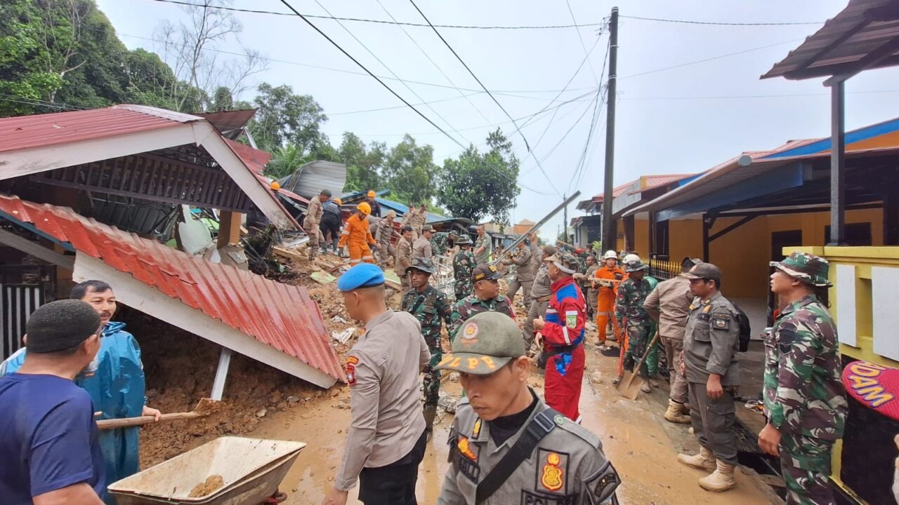 Tanah Longsor di Batam