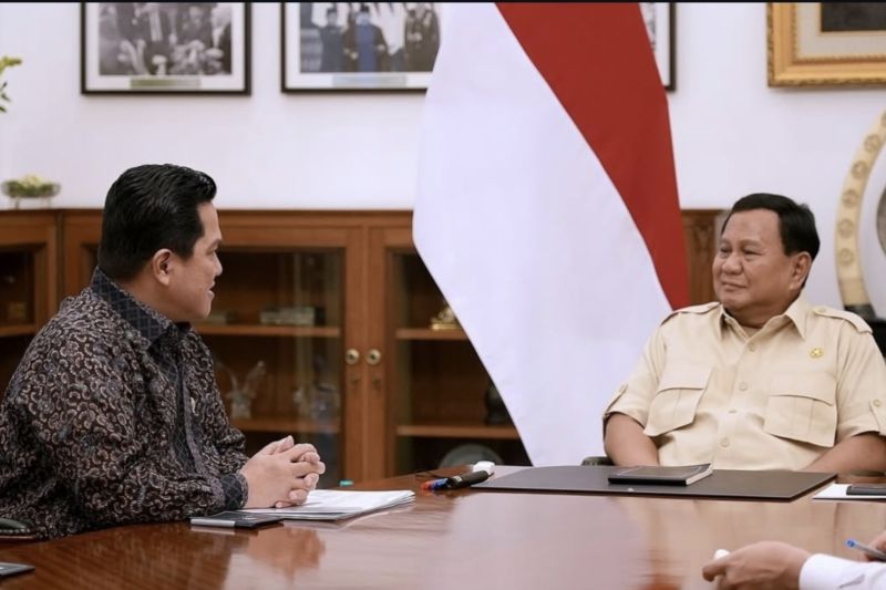 Menteri BUMN Erick Thohir saat bertemu Presiden Prabowo Subianto di kompleks Istana Kepresidenan. (SinPo.id/Dok. Pribadi)