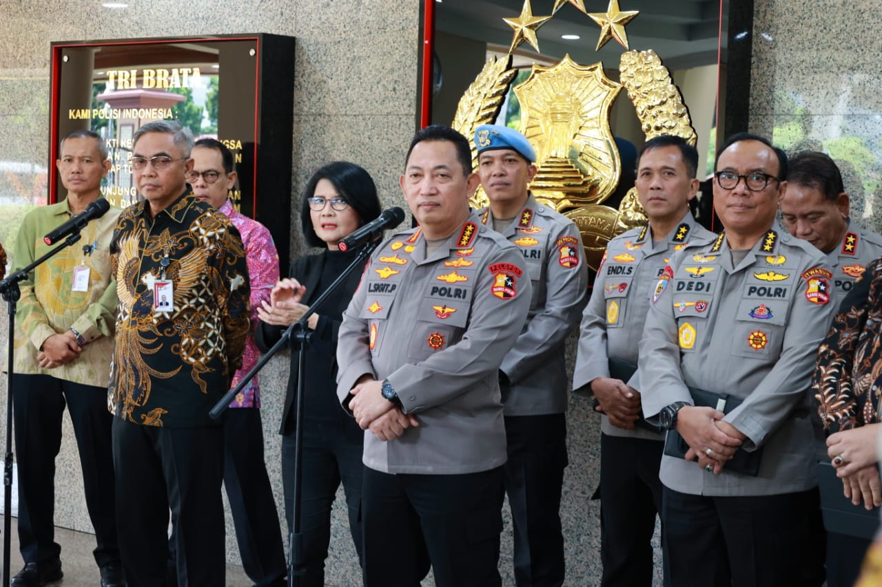 Ketua KPK Setyo Budiyanto bersama jajarannya bertemu dengan Kapolri Jenderal Listyo Sigit Prabowo (SinPo.id/Humas Polri)